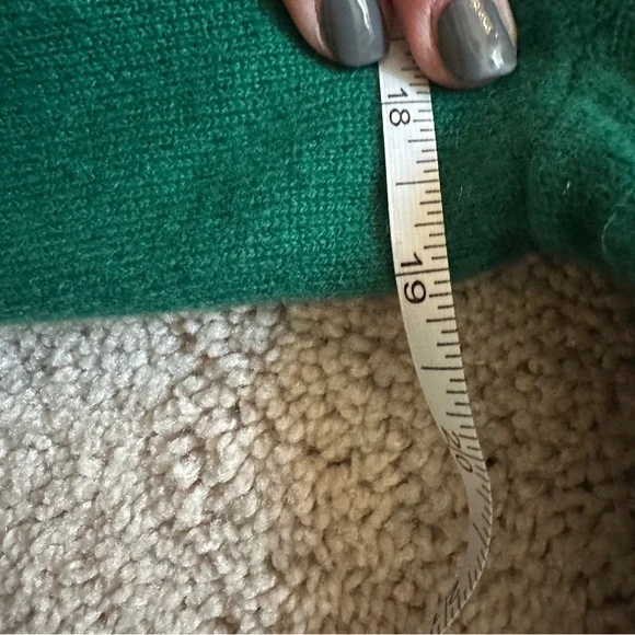 J. Crew Holiday Green Women's Crew Neck Cashmere Sweater - Picture 3 of 5